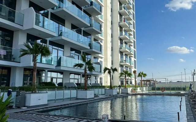 Spacious 3BR in Azizi Riviera by Bespoke