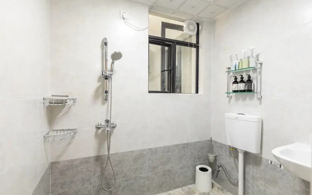 Locals Boutique Apartment Huafa Plaza 25