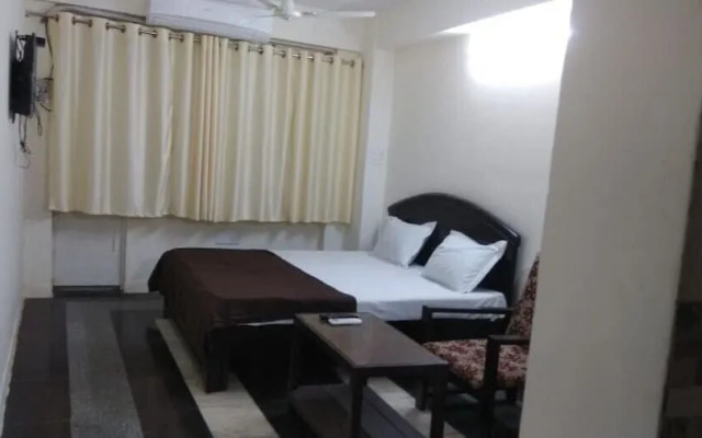 Hotel Sundar by iROOMZ