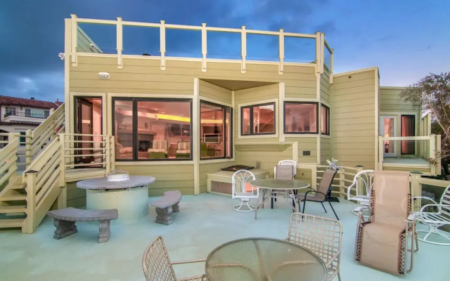 Moonlight Beach Home in Encinitas by RedAwning