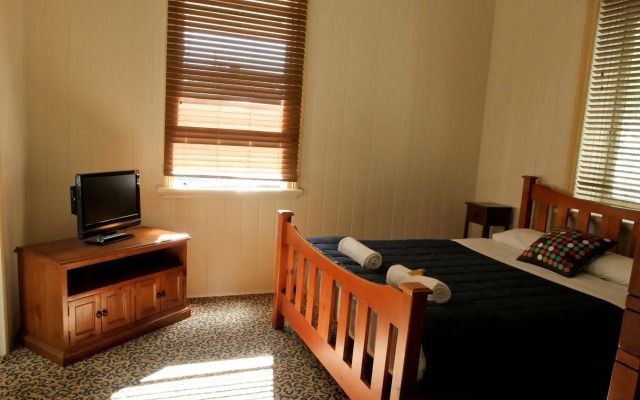 Bowen Terrace Accommodation