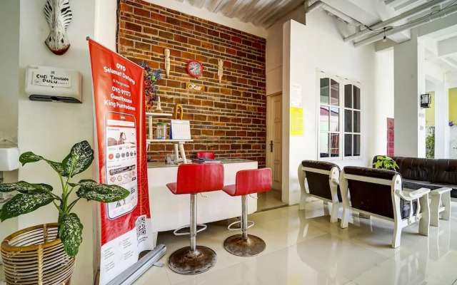 Super OYO 91173 Guesthouse King Puntodewo