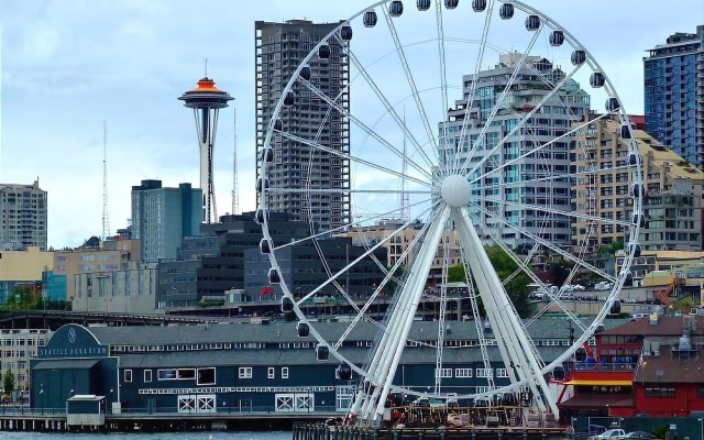 Belltown Court Space Needle Studio with Balcony