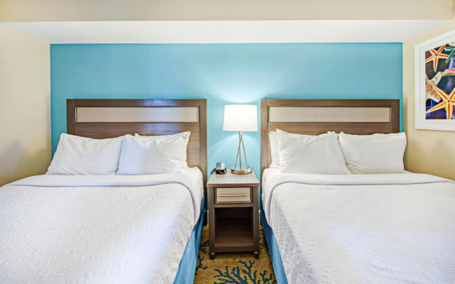 Commander Hotel & Suites