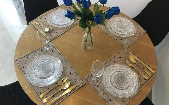 QUEEN of the dead sea by CROWN