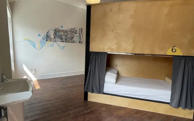 Leevin Hostel George