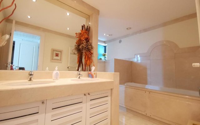 Entire floor parque nacoes prime apartments expo30
