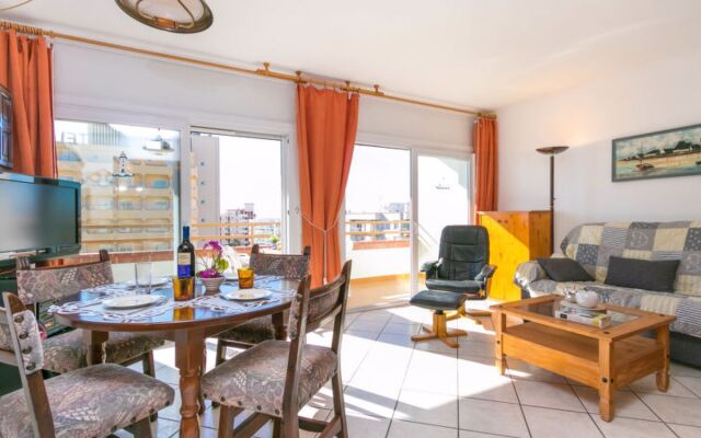 Roses Holiday Center 32869