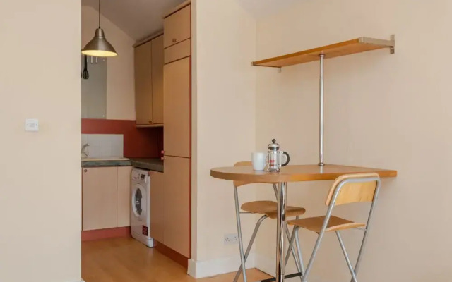 Light and Clean 2bed Flat, Nearby Liverpool Street
