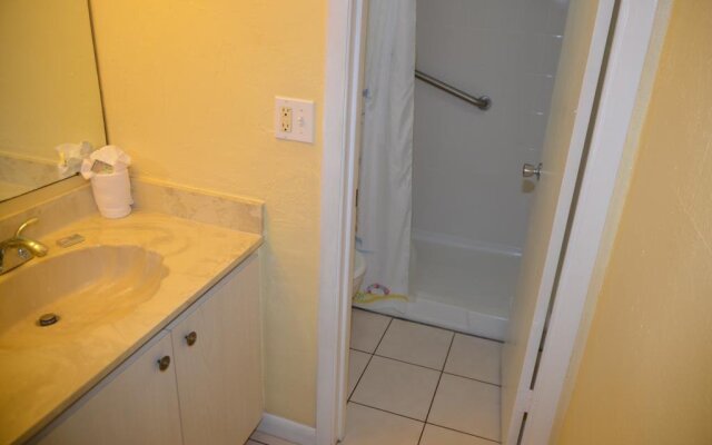 Holiday Shores Beach Club