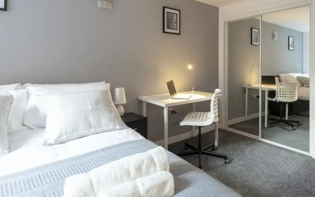 PM & Charles Luxury Apartments - 2 Bedroom - City Center - Parking