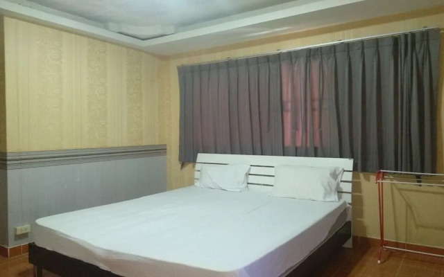 Oyo 75349 CozyRooms at South Pattaya