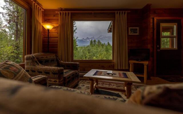 Mica Mountain Lodge & log cabins & side by side ATV tours