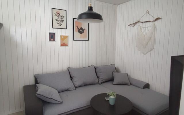 Stunning 2-bed House in Jezera With Sea Views