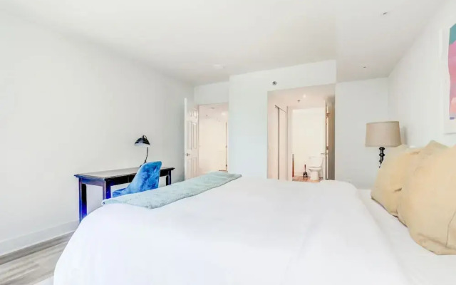 Elegant 2BR Apartment Minutes From DC