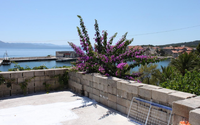 Room Mare - economy rooms: R3 Sucuraj, Island Hvar