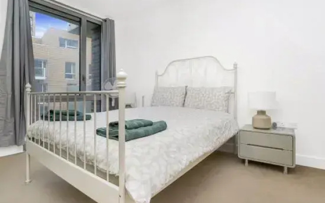 Charming 2 Bedroom Flat in Bromley By Bow