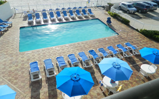 Tropical Winds Oceanfront Hotel