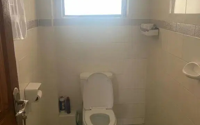 Peaceful and Lovely 1 bedroom with a city view.