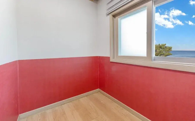 Yangyang Haettuneonchangmoon Pension