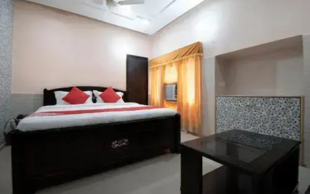 Chandra Manor by OYO Rooms