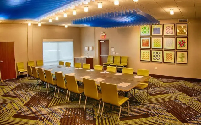 Holiday Inn Express & Suites Detroit Northwest Livonia