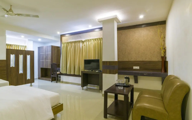 Crescent Inn Navallur