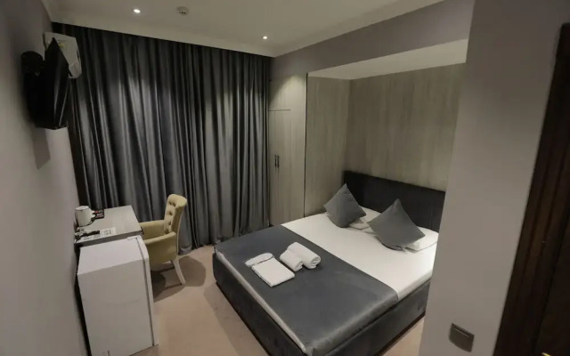 Sharq Hotel