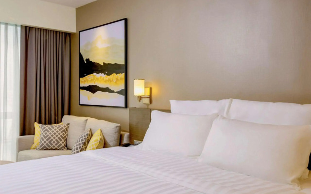 Novotel Suites Manila at Acqua