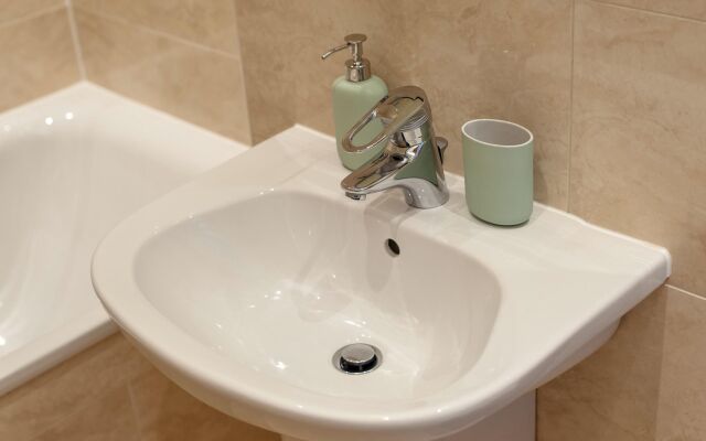 The Holyrood Road Residence - Rsa 120172