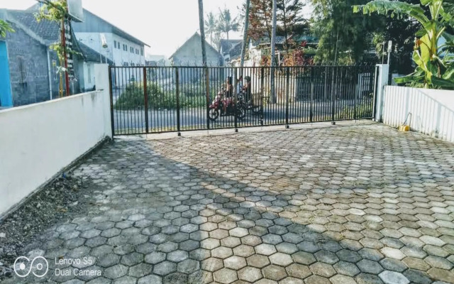 Rumah Singgah Peziarah Ganjuran by ZUZU