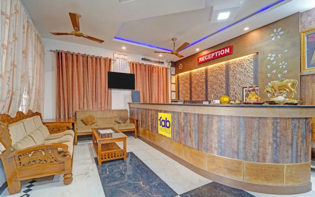 Fabhotel Raja Residency