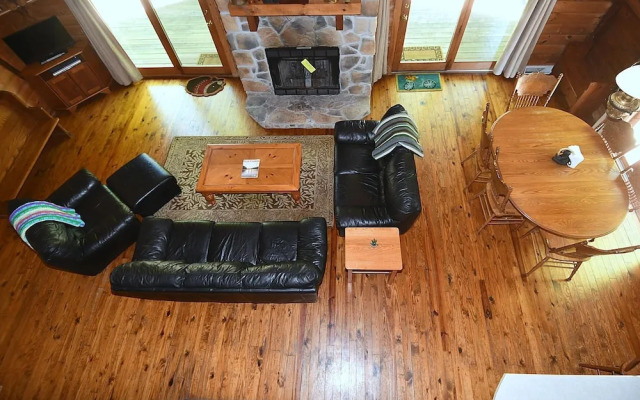 Lazy Bear Retreat - Classic Cabin!