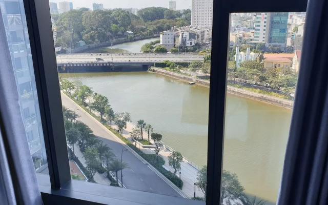 Stay In Vietnam Vinhomes Golden River