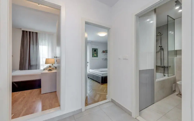 Modern 90 m2 apt With Balcony w the sea View
