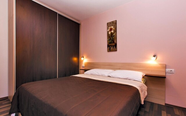 Amazing Home in Liznjan With Wifi and 2 Bedrooms