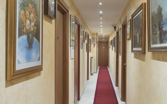 Hotel Arco Romana