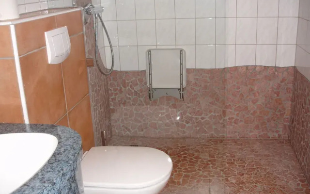 Beautiful Family Apartment With Swimming Pool, Conservatory and Balcony