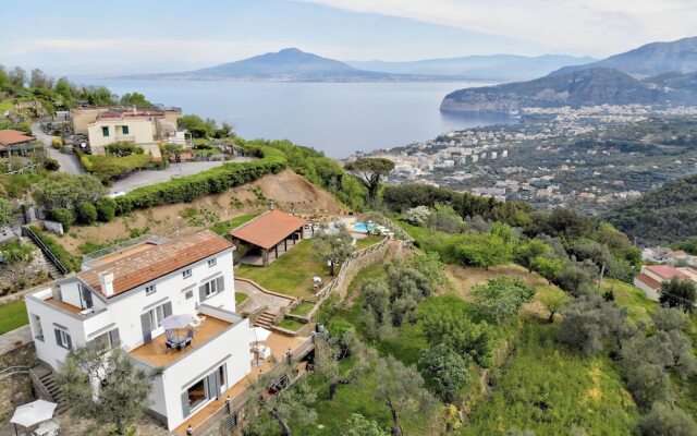 Family Villa in Sorrento Coast Pool & View