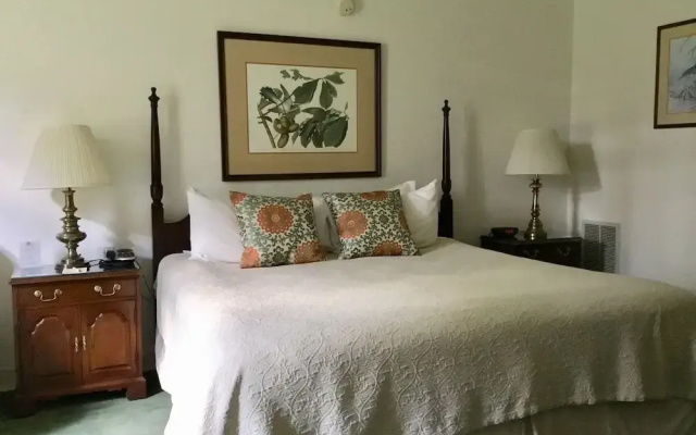 The Inn at Houndslake