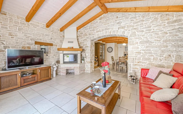 Beautiful Home in Pula With Wifi and 3 Bedrooms