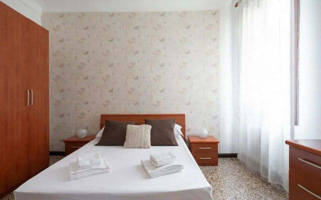 Venice Grand Canal Style Apt 2 by Wonderful Italy