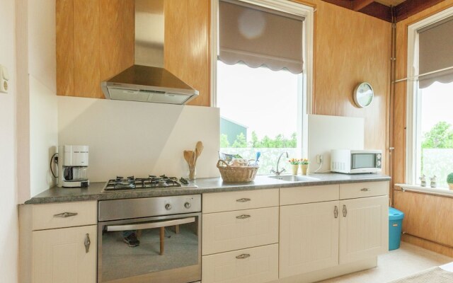 Lovely Cottage near Sea in Wemeldinge