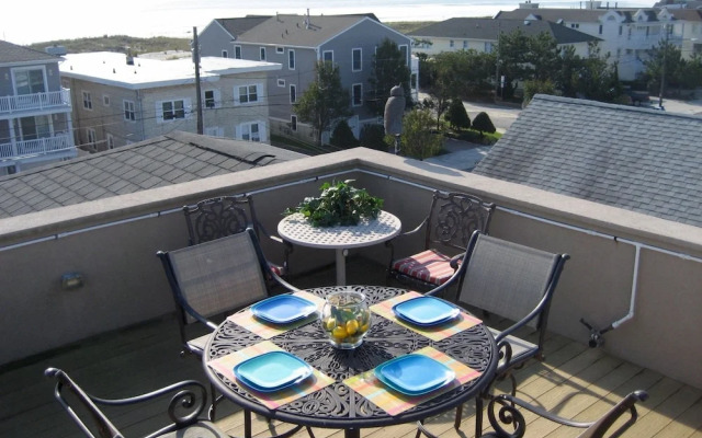 OC2226 Wesley Ave-2nd-Floor