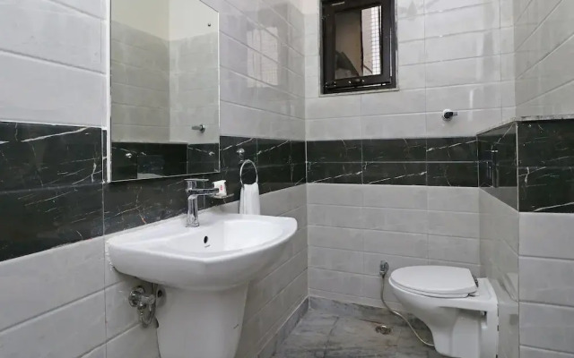 OYO 12143 Hotel SKD