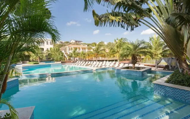 Modern Holiday Home Near Mambo Beach in Willemstad