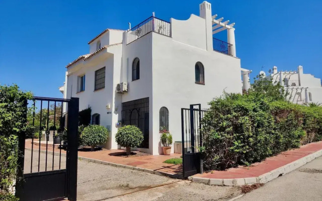 Holiday Home Near La Duquesa Golf & Beach