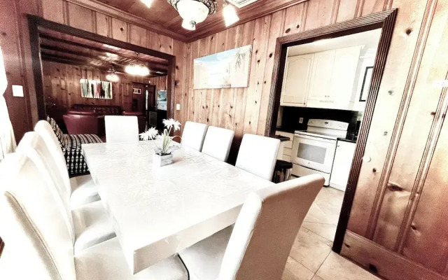 4BR, 4BA House Beach, Entertainment, Nightlife