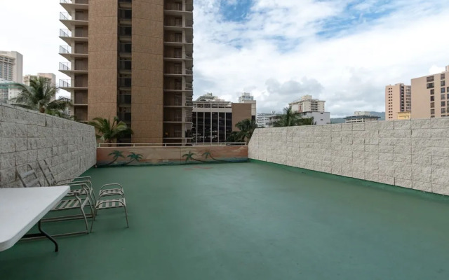 Waikiki Banyan - Pool Deck Level Tower 1 Suite 610