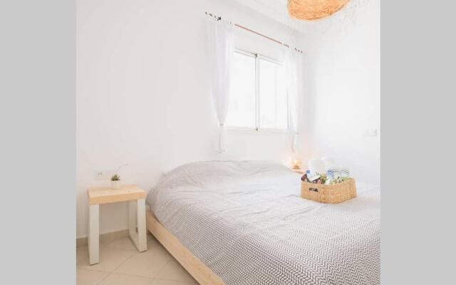 Modern European Apartment 1 min. walk to Beach